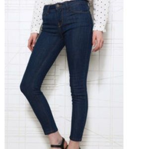 BDG High Rise Cigarette Ankle Jeans 28W 30L